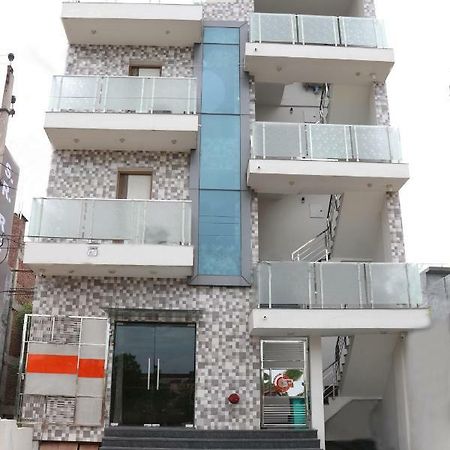 S.R. Residency Hotel Zirakpur Eksteriør billede