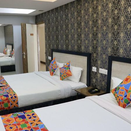 S.R. Residency Hotel Zirakpur Eksteriør billede
