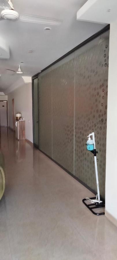 S.R. Residency Hotel Zirakpur Eksteriør billede