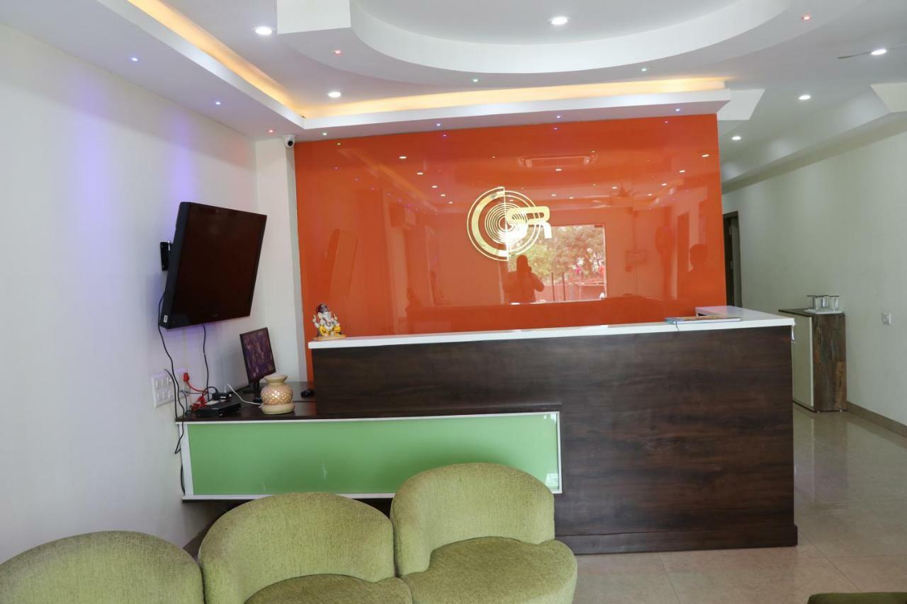 S.R. Residency Hotel Zirakpur Eksteriør billede