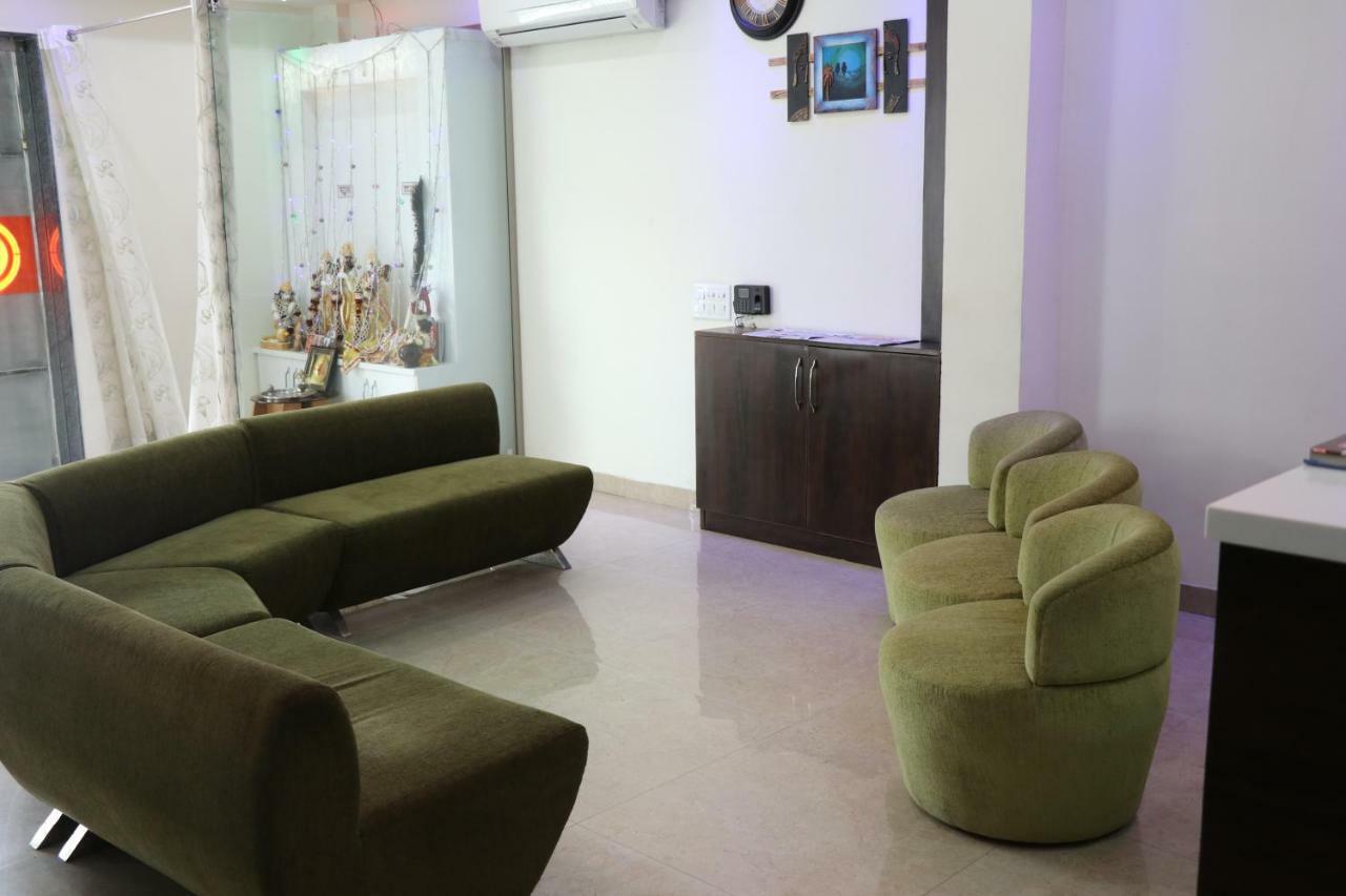 S.R. Residency Hotel Zirakpur Eksteriør billede