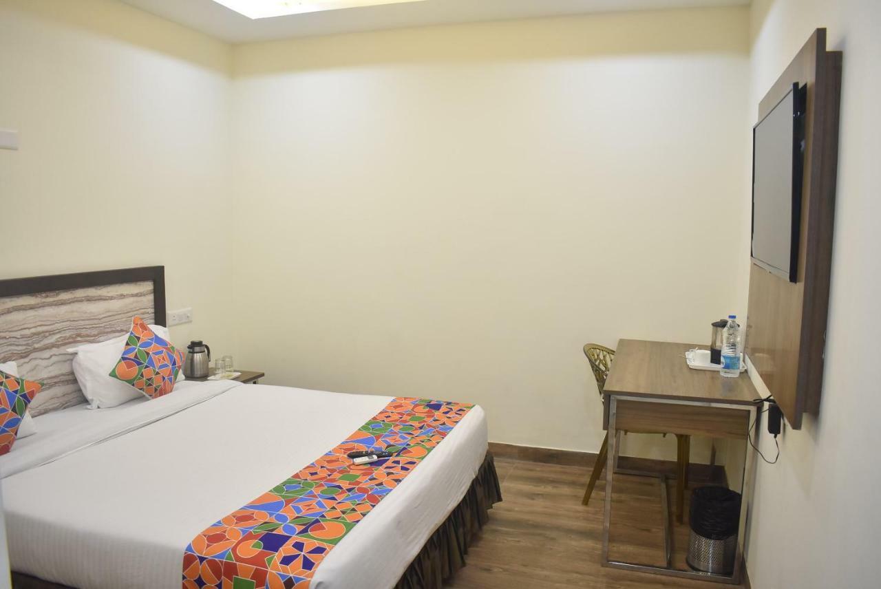 S.R. Residency Hotel Zirakpur Eksteriør billede