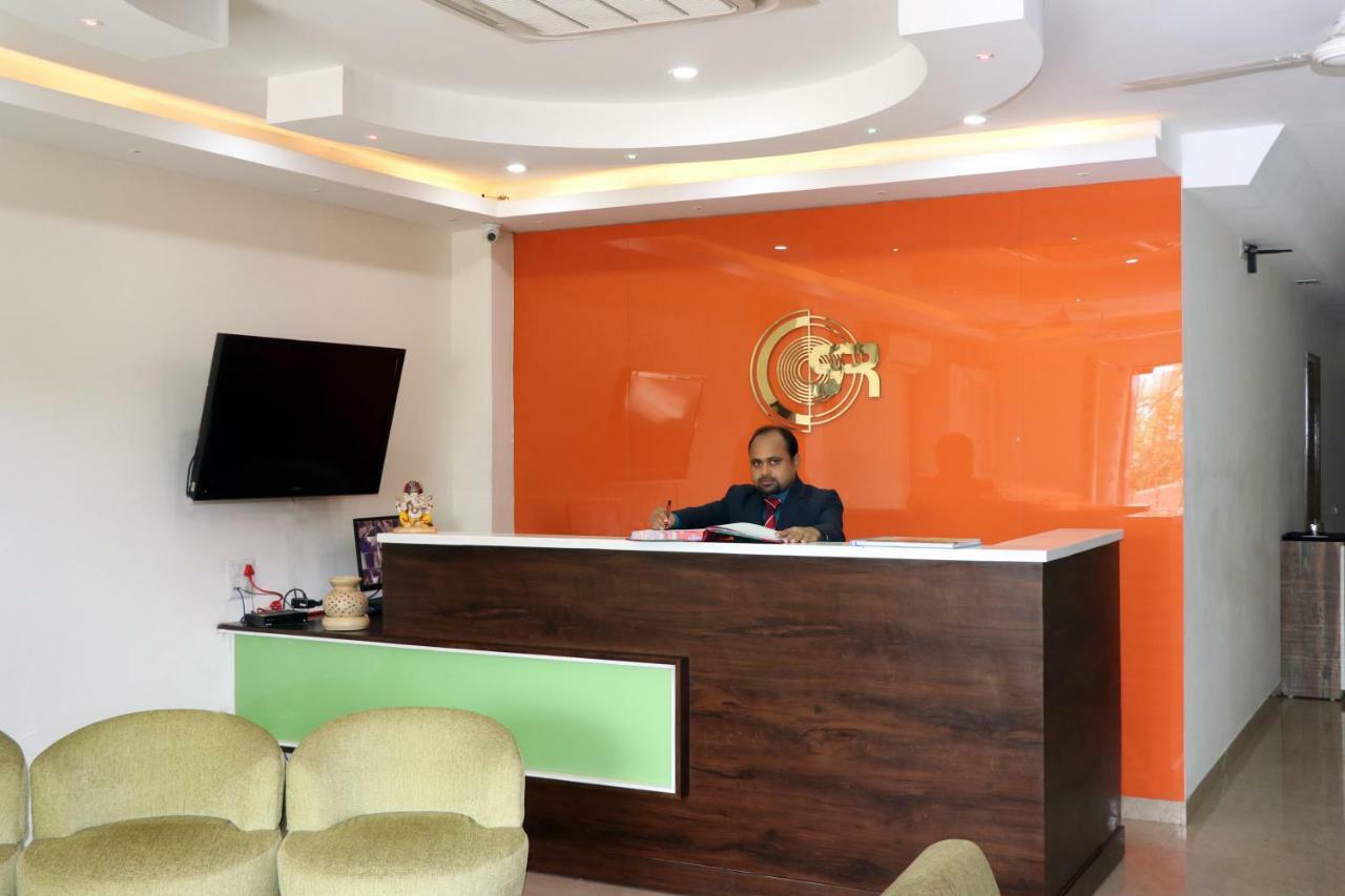 S.R. Residency Hotel Zirakpur Eksteriør billede