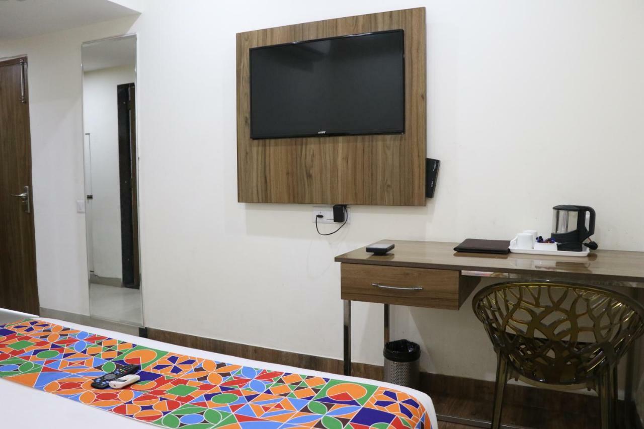 S.R. Residency Hotel Zirakpur Eksteriør billede