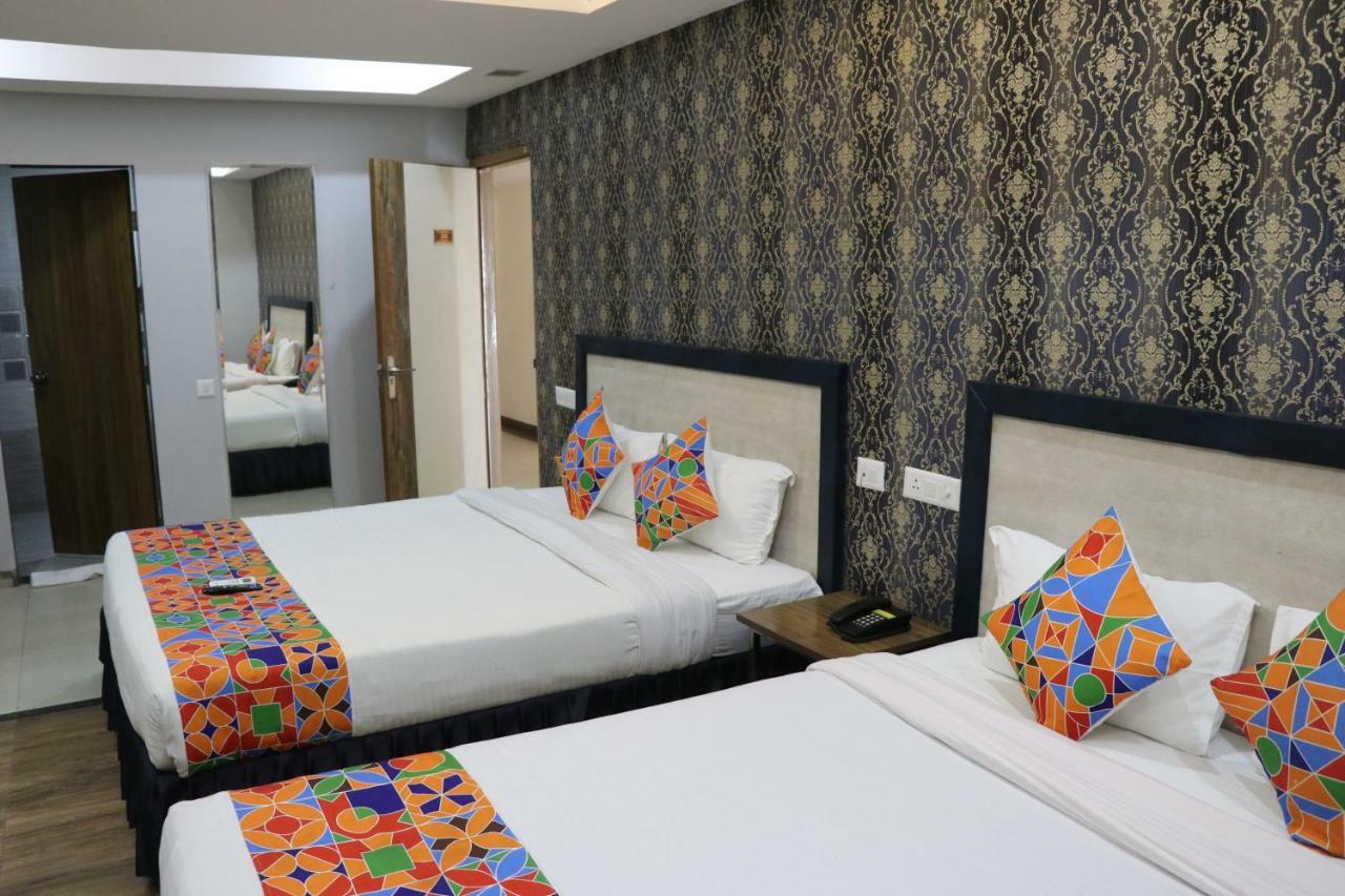 S.R. Residency Hotel Zirakpur Eksteriør billede