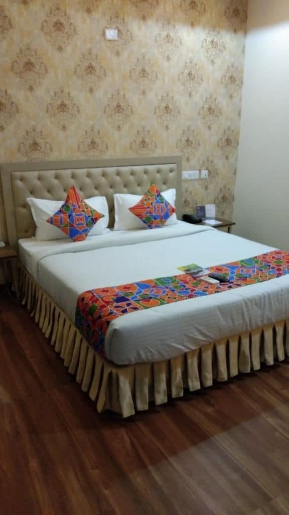 S.R. Residency Hotel Zirakpur Eksteriør billede
