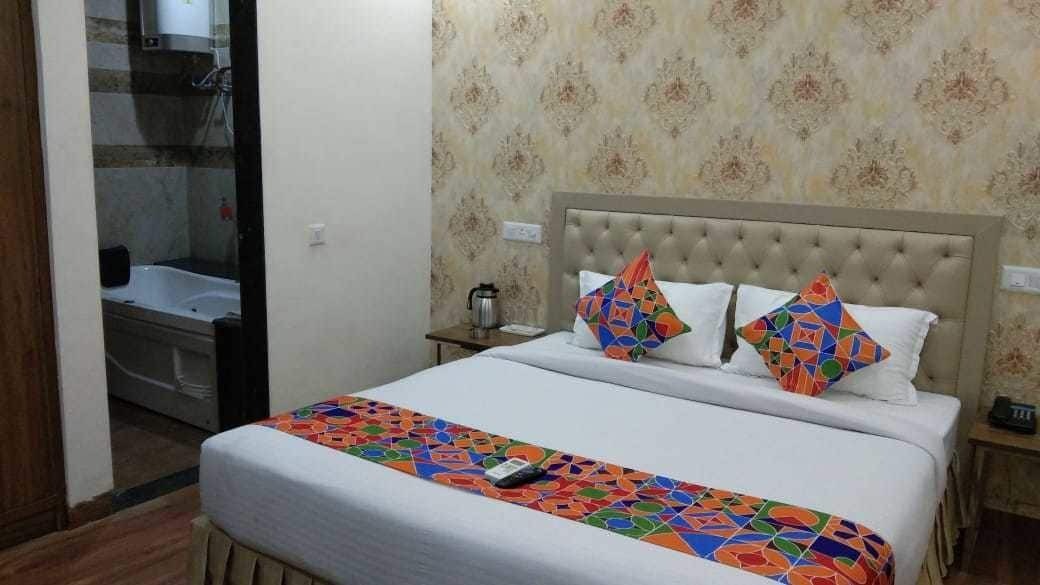 S.R. Residency Hotel Zirakpur Eksteriør billede