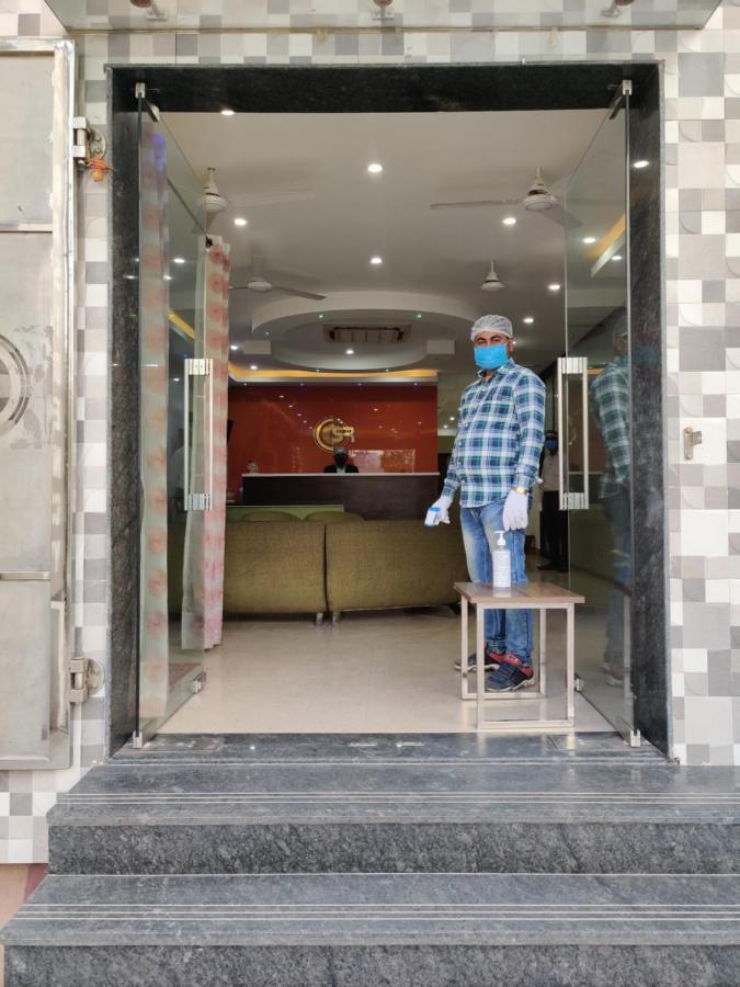 S.R. Residency Hotel Zirakpur Eksteriør billede