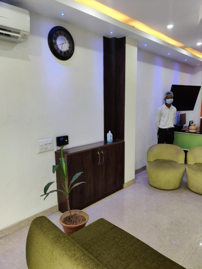 S.R. Residency Hotel Zirakpur Eksteriør billede