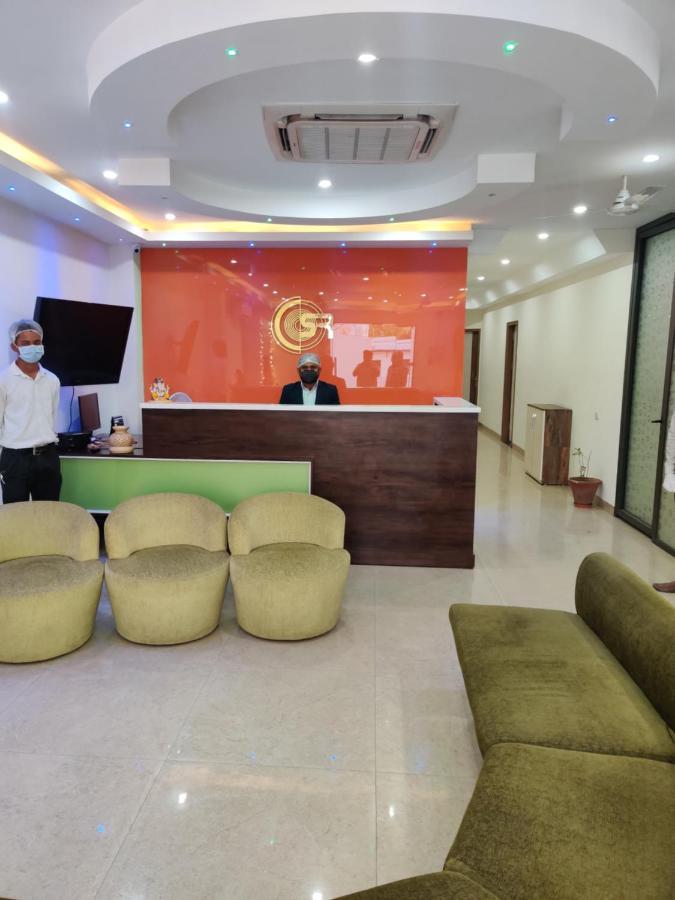 S.R. Residency Hotel Zirakpur Eksteriør billede